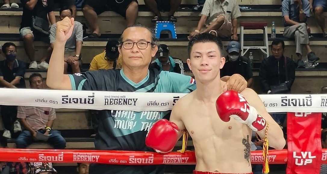 Kru Roen with his son Joker in the ring at Changpuak Muay Thai